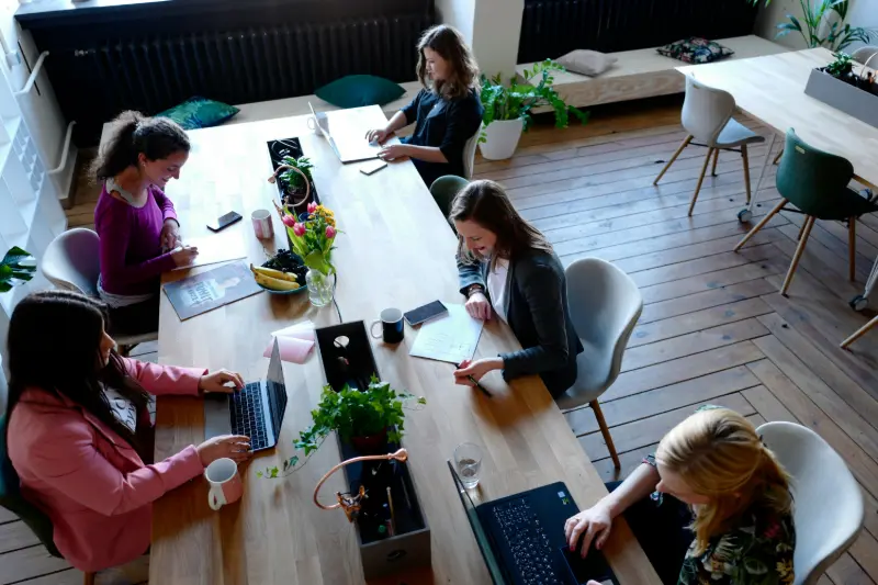 using coworking livestreams with body doubling technique for task initiation
